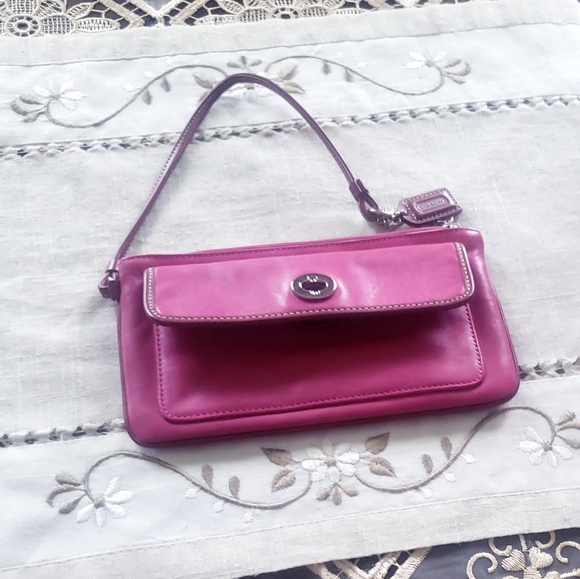 Coach Really Cute pink wristlet Used - Picture 6 of 9